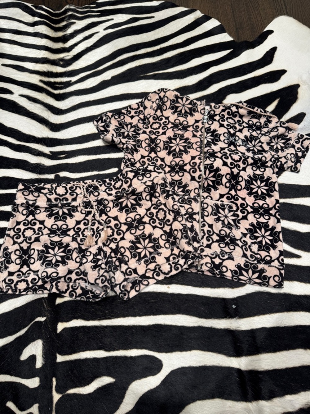 BCBGMaxAzria Pink and Black Patterned Hooded Shorts Set vintage